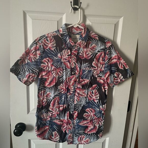 American Eagle Men’s Short Sleeve Tropical Floral Button Down Shirt Size Small. - Picture 1 of 5
